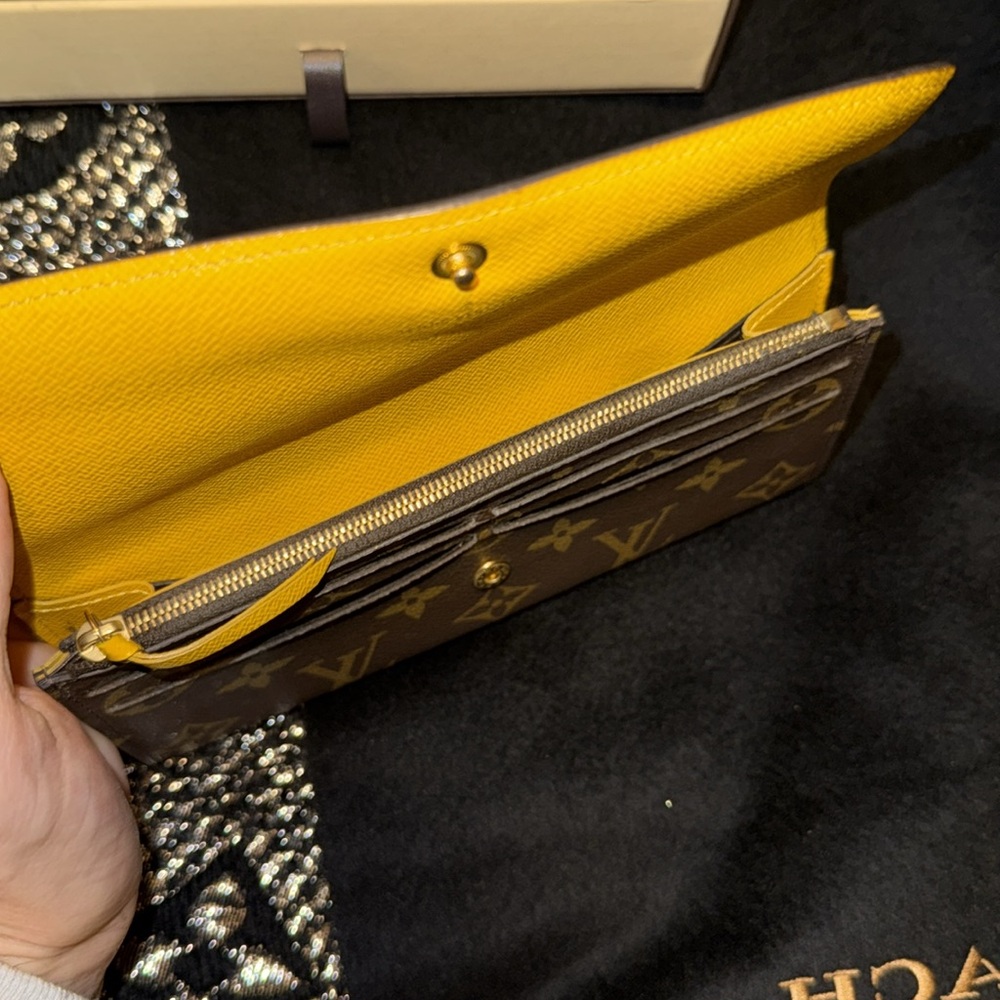 Women’s or Men’s Louis Vuitton Monogram Wallet with Yellow Guts inside Pristine - Picture 7 of 17